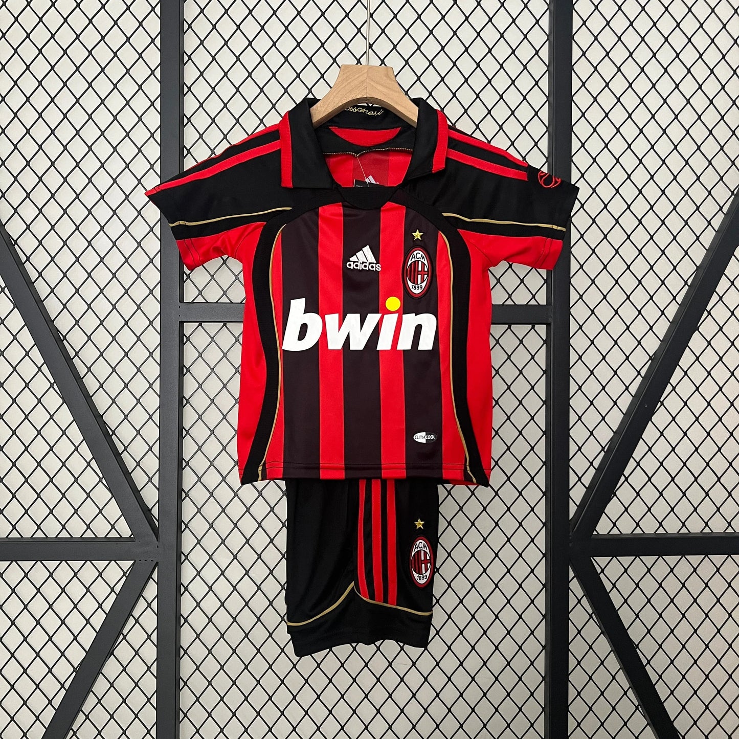 AC Milan Retro 06/07 Home Jersey