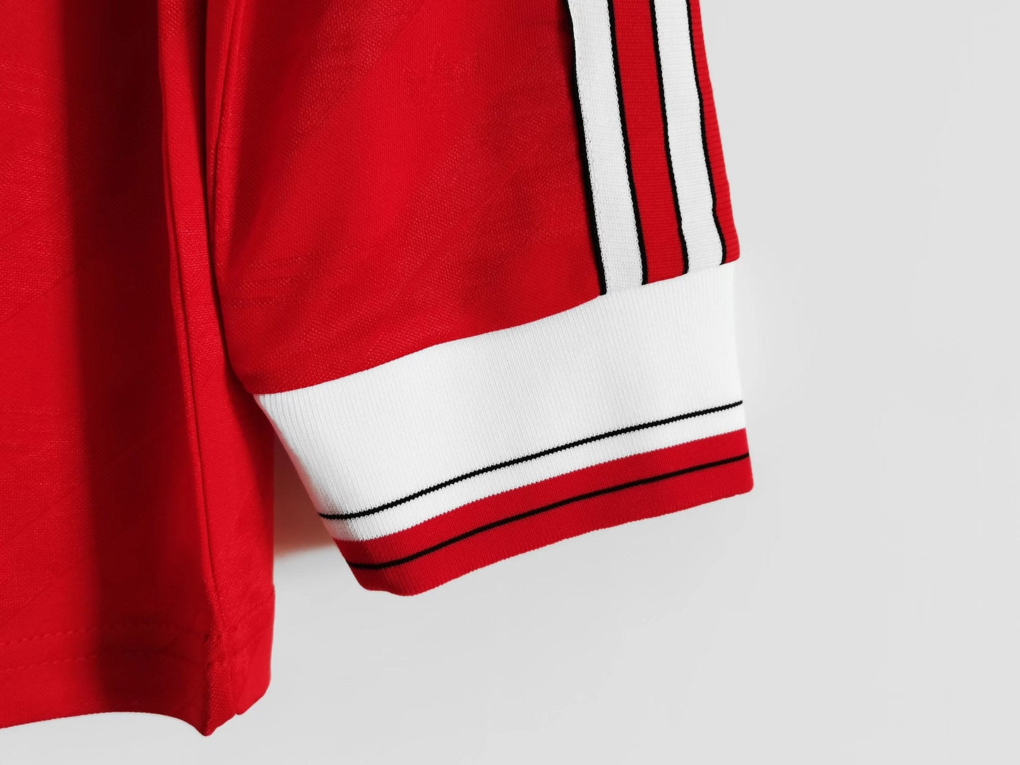 Manchester United 1986-1987 Home Kit