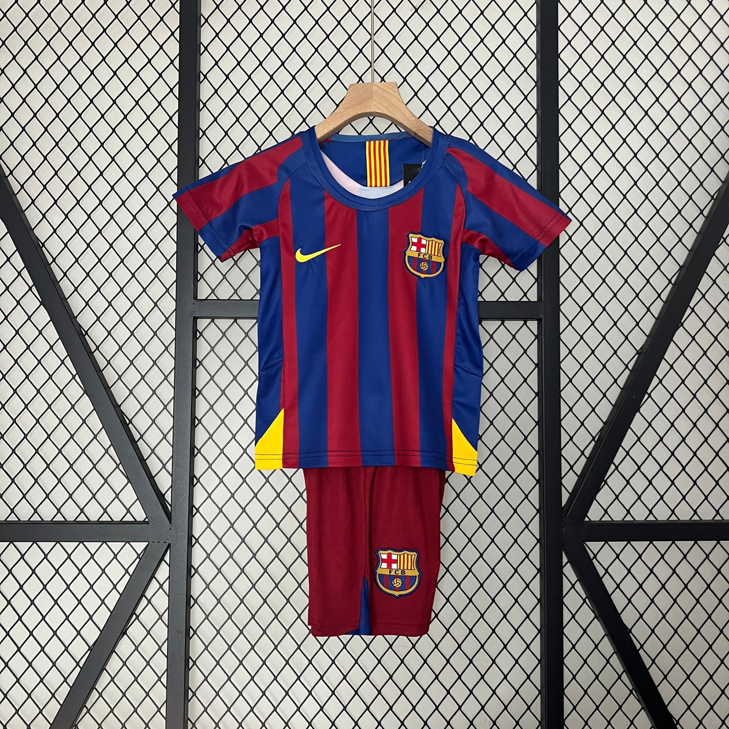 Barcelona 05/06 Home Jersey Kids